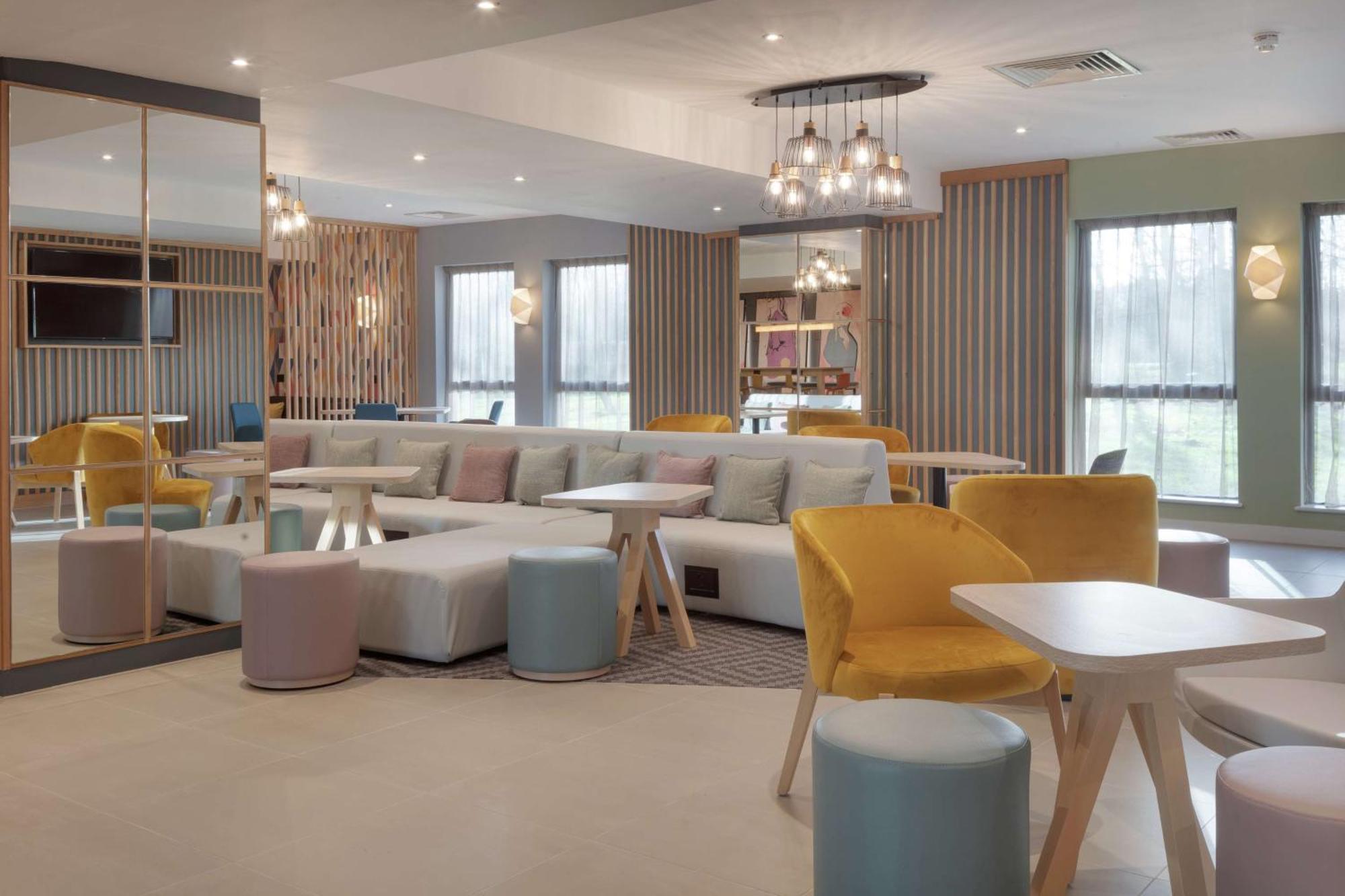 Hampton By Hilton Corby Hotel Exterior foto